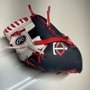 Minnesota Twins Rawlings 10" Team Logo Glove